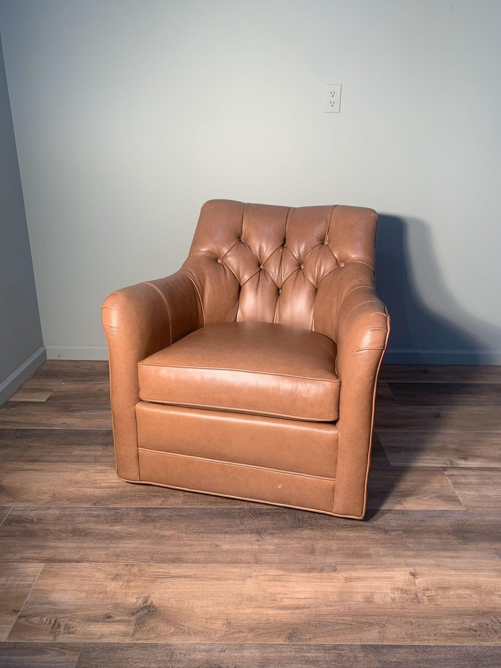 EMERY SWIVEL CHAIR